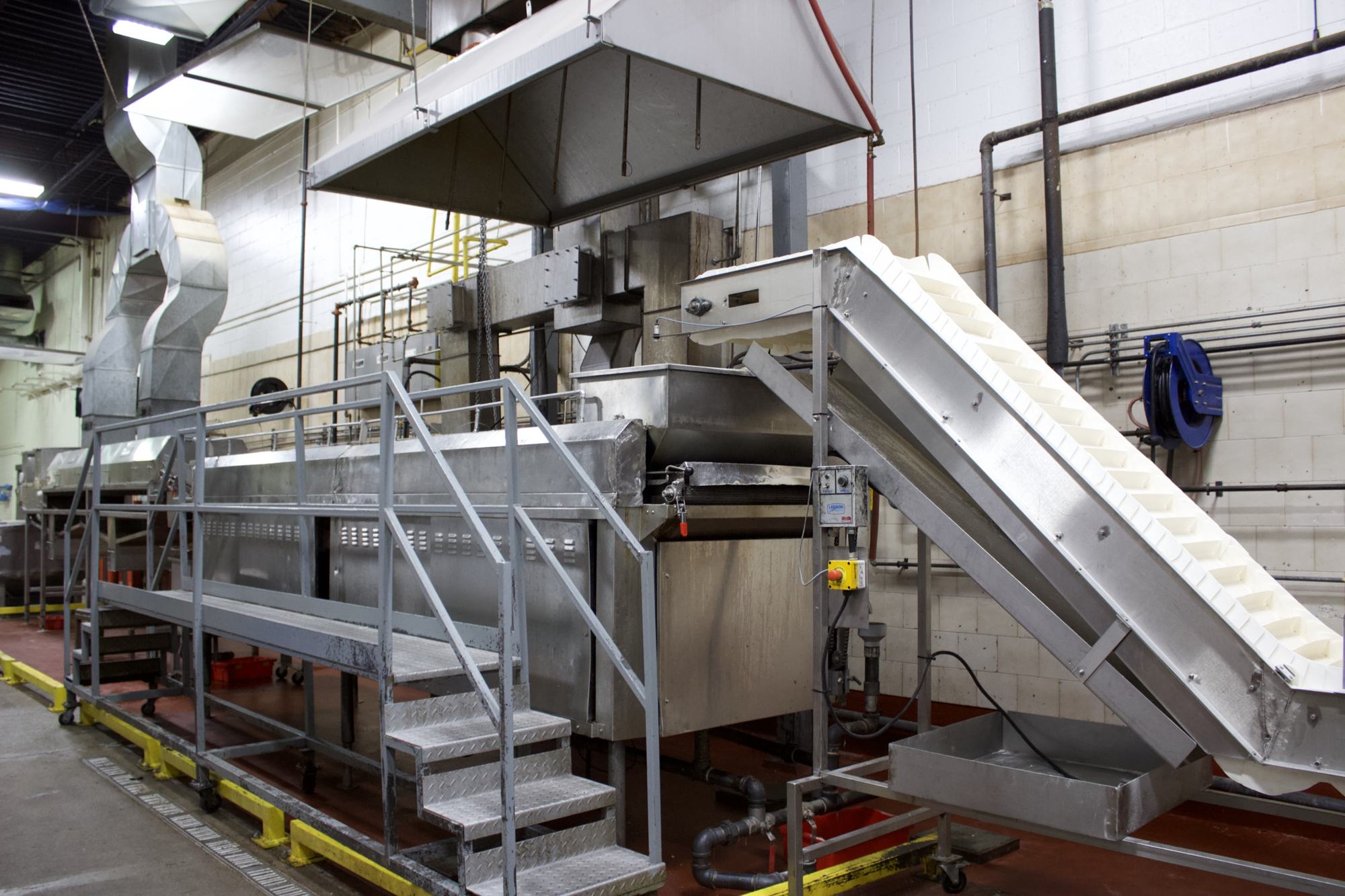 Stainless conveyor and fryer line with process water and drain connections